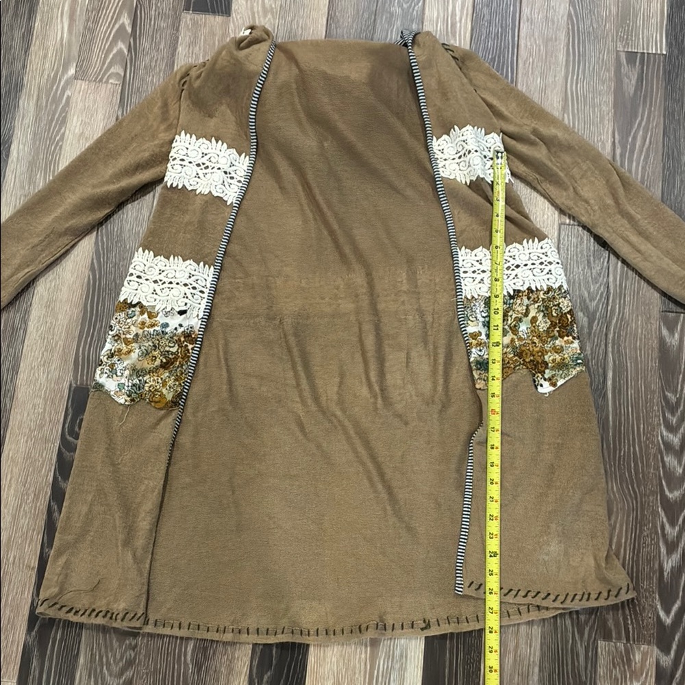 Gimmicks Women's Tan Hooded cardigan with Lace Detail. Size Medium. - Picture 10 of 10